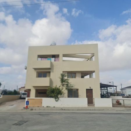 Top Floor 1 Bdrm Aprtrmnt Lejlighed Dromolaxia Eksteriør billede