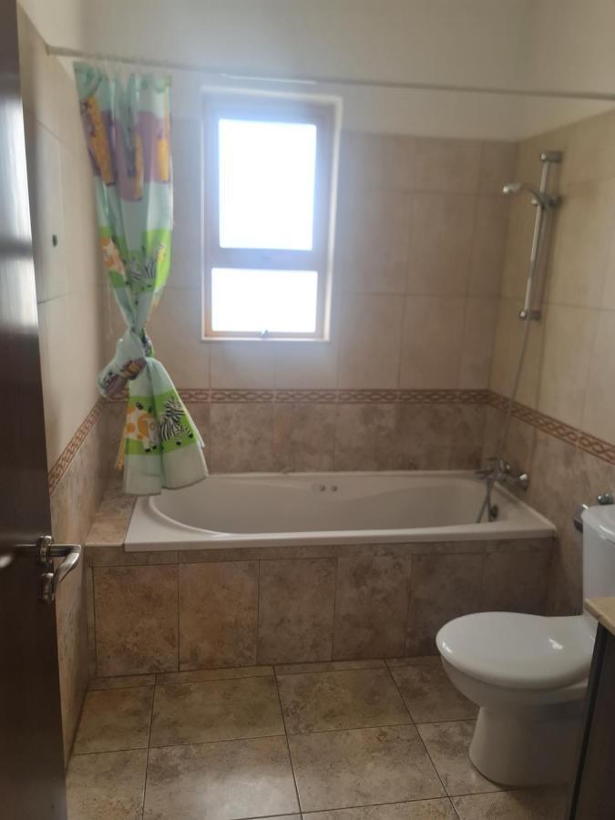 Top Floor 1 Bdrm Aprtrmnt Lejlighed Dromolaxia Eksteriør billede