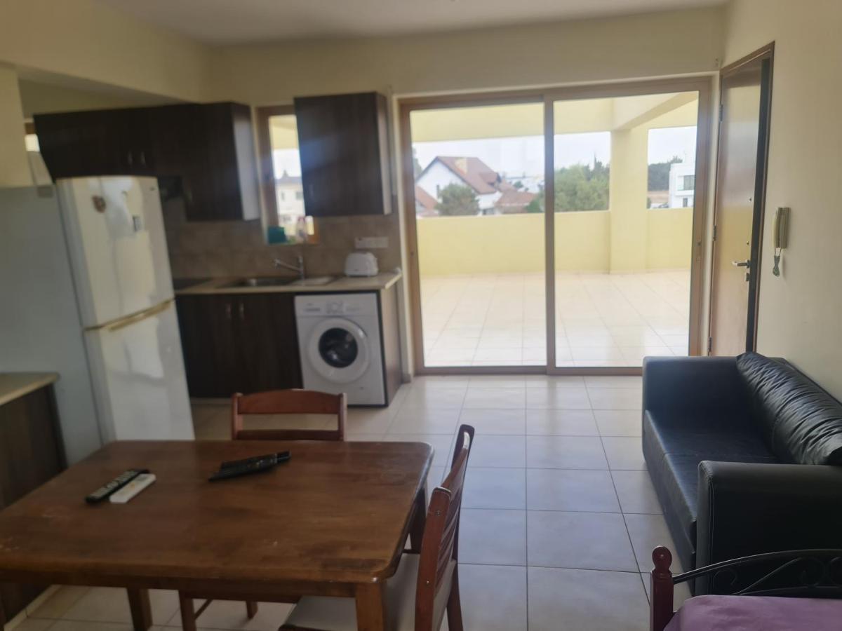 Top Floor 1 Bdrm Aprtrmnt Lejlighed Dromolaxia Eksteriør billede