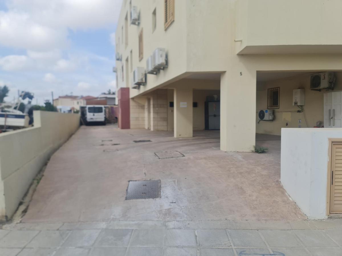 Top Floor 1 Bdrm Aprtrmnt Lejlighed Dromolaxia Eksteriør billede