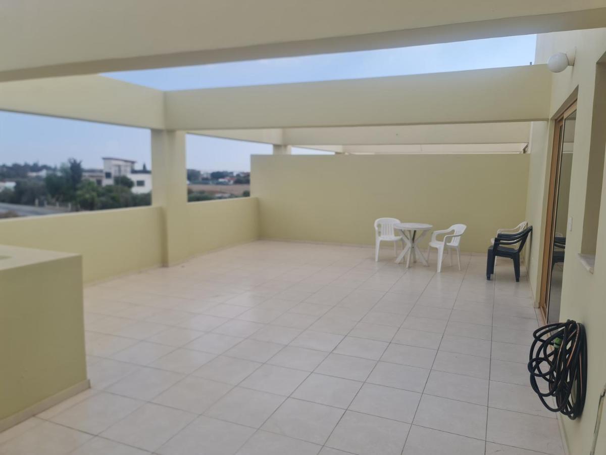 Top Floor 1 Bdrm Aprtrmnt Lejlighed Dromolaxia Eksteriør billede