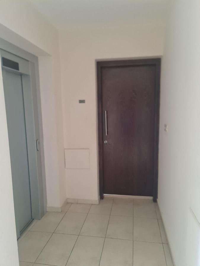 Top Floor 1 Bdrm Aprtrmnt Lejlighed Dromolaxia Eksteriør billede