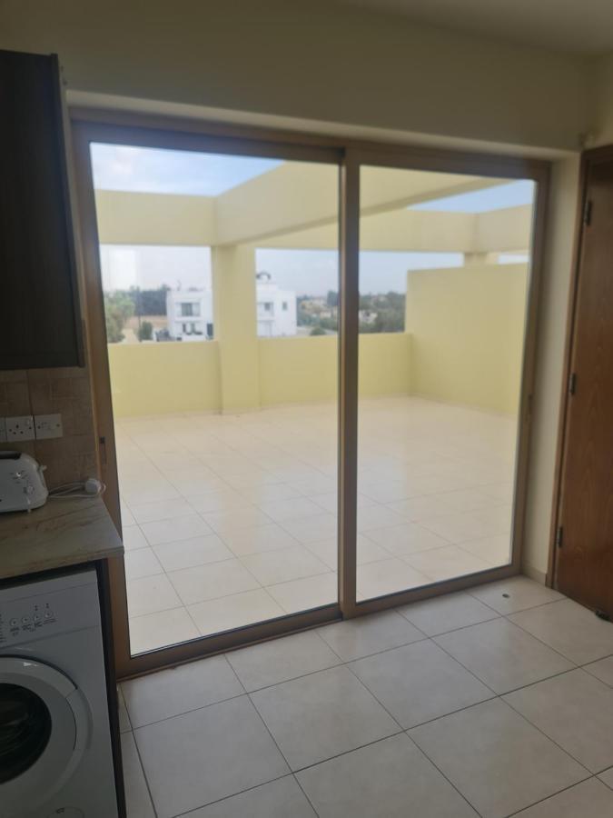 Top Floor 1 Bdrm Aprtrmnt Lejlighed Dromolaxia Eksteriør billede